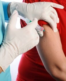 woman receives flu shot